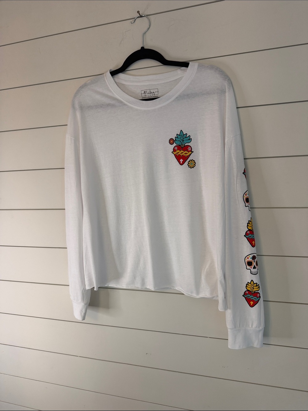 Miken FlowWhite Graphic NWOT Long-Sleeve Women’s Tee w/ Heart & Skull Motifs XL